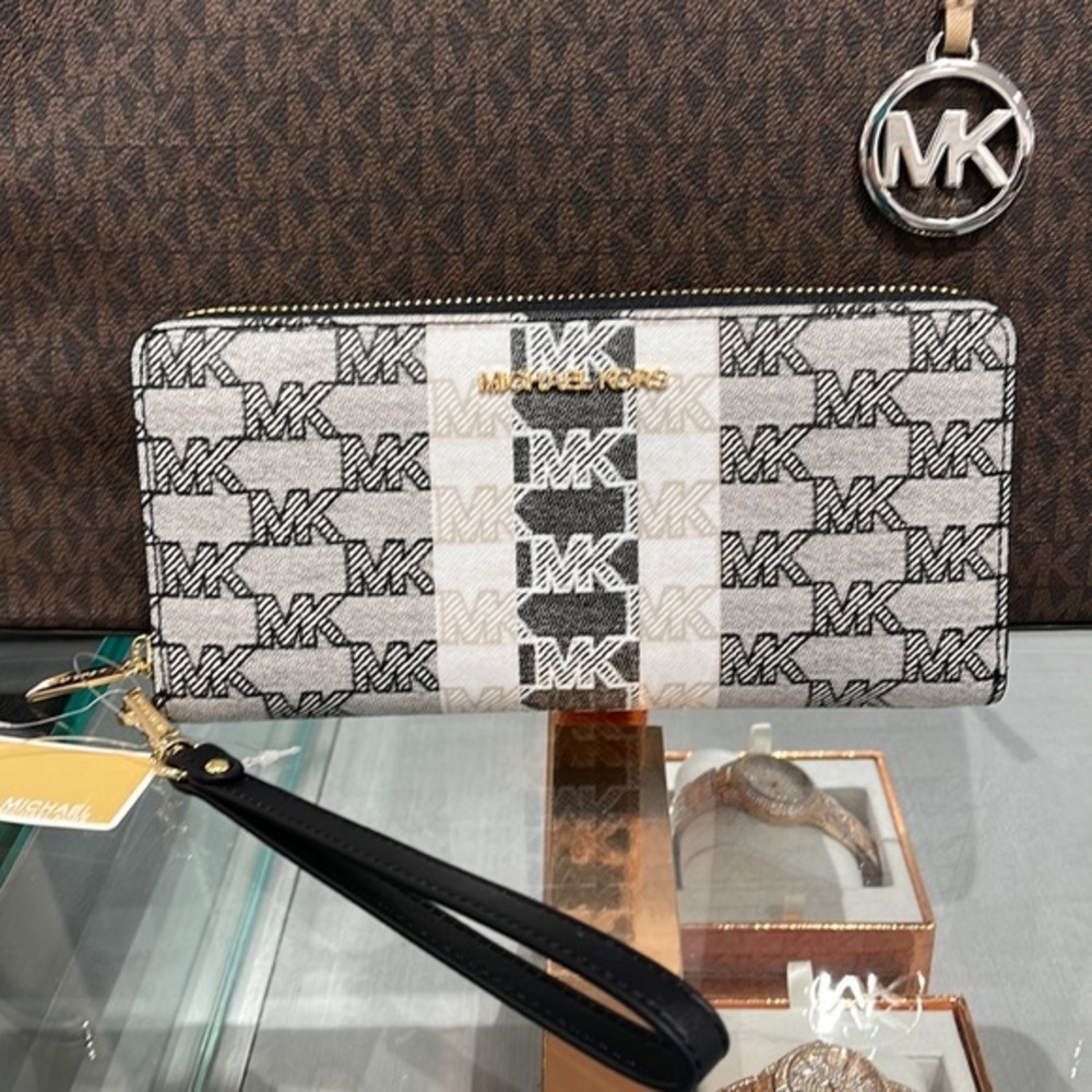 MICHAEL KORS Leather Continental Phone Holder Wristlet Wallet 
Black 
NWT